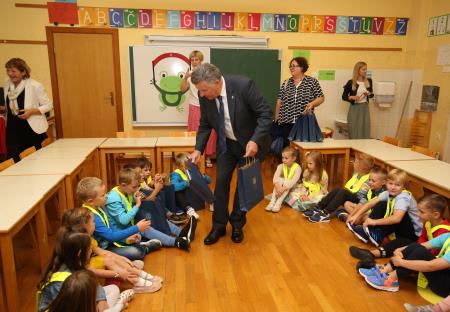 PRVOŠOLČKI CERKNICA 15 FOTO LJUBO VUKELIČ